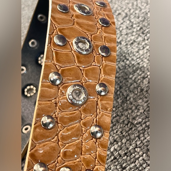 Tan Croc Embossed Studded Belt 43” Silver Grommet Western Y2K Boho Statement - Picture 5 of 9